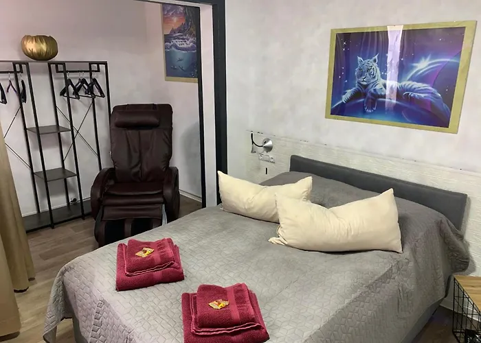 Best-Preis -Gold Suite- Mit Netflix, Self-Check-In, Ebike Ladestation, Fahrradraum, Wlan, Netflix Und Massagesessel - Direkt Am Elberadweg Im Herzen Von Wittenberge