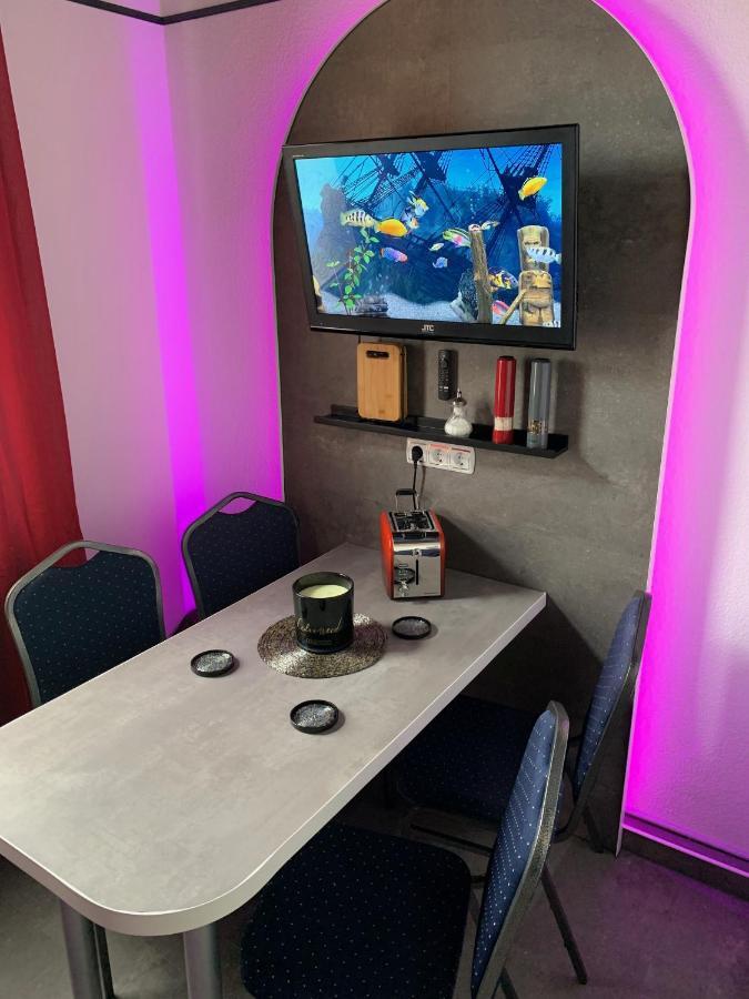Gold Suite: Elbe Riverside Retreat With Netflix And E-bike Station Apartment *
