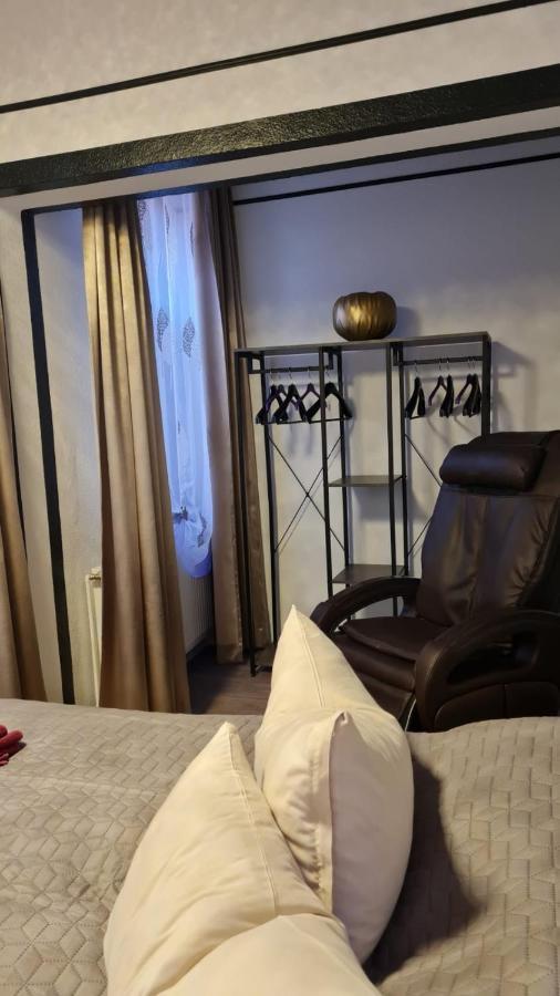 Gold Suite: Elbe Riverside Retreat With Netflix And E-bike Station Apartment Wittenberge