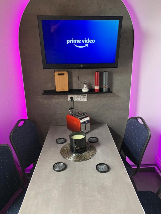 Apartment Gold Suite: Elbe Riverside Retreat With Netflix And E-bike Station