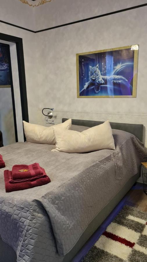 Gold Suite: Elbe Riverside Retreat With Netflix And E-bike Station Apartment *
