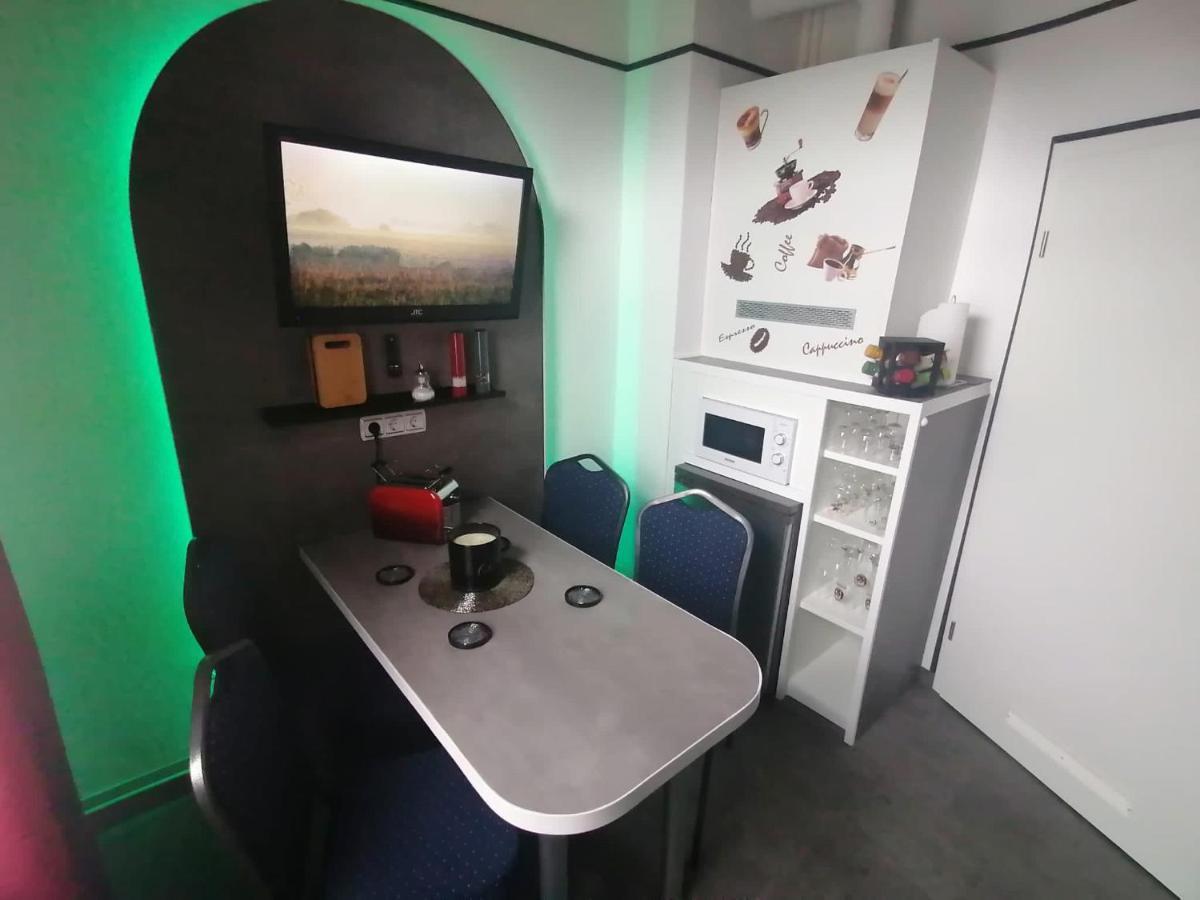 Gold Suite: Elbe Riverside Retreat With Netflix And E-bike Station Apartment *