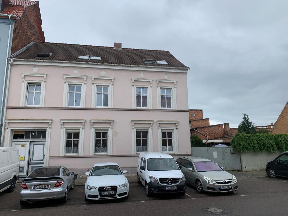 Gold Suite: Elbe Riverside Retreat With Netflix And E-bike Station Apartment *
